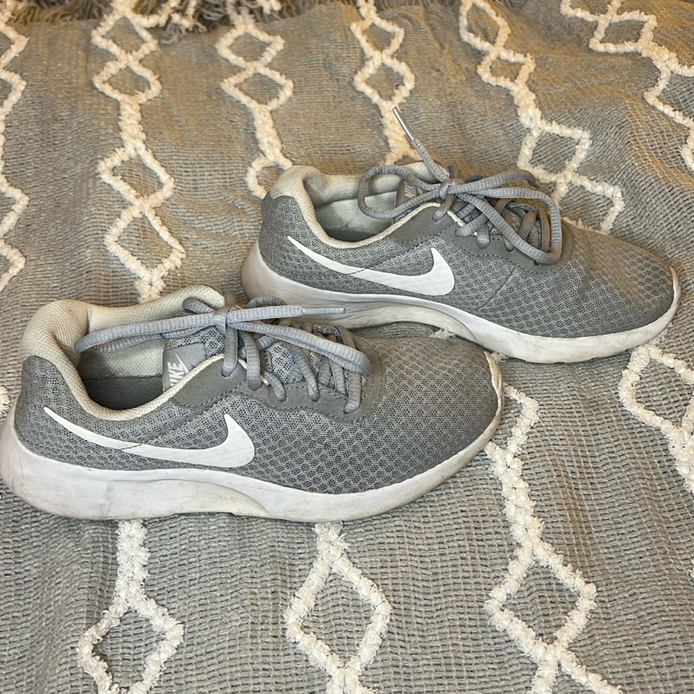 Nike Tanjun Grey Women’s Shoes